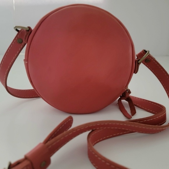 Portland Leather Tulip Round Crossbody Bag - Picture 6 of 8